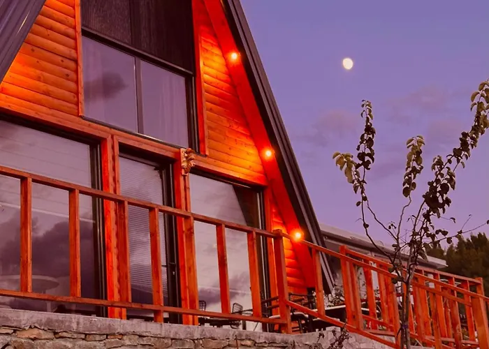 Nora's Fshat i Ri (Gjirokaster)