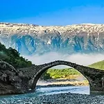 Nora's Fshat i Ri (Gjirokaster)