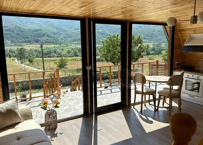 Nora's * Fshat i Ri (Gjirokaster)