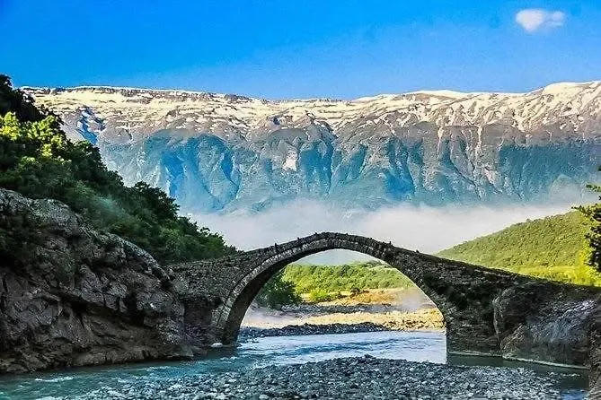 Nora's Fshat i Ri (Gjirokaster)